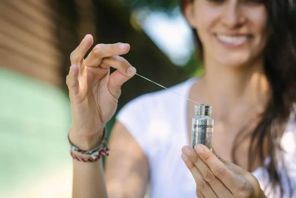 Dental floss doesn’t have to be made of plastic and come in plastic packaging (Georganics)